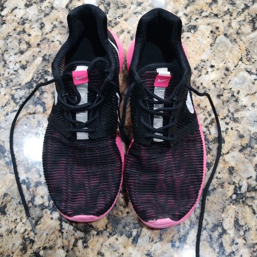 Nike size 5y sneakers